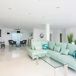 Dreams Villa *
